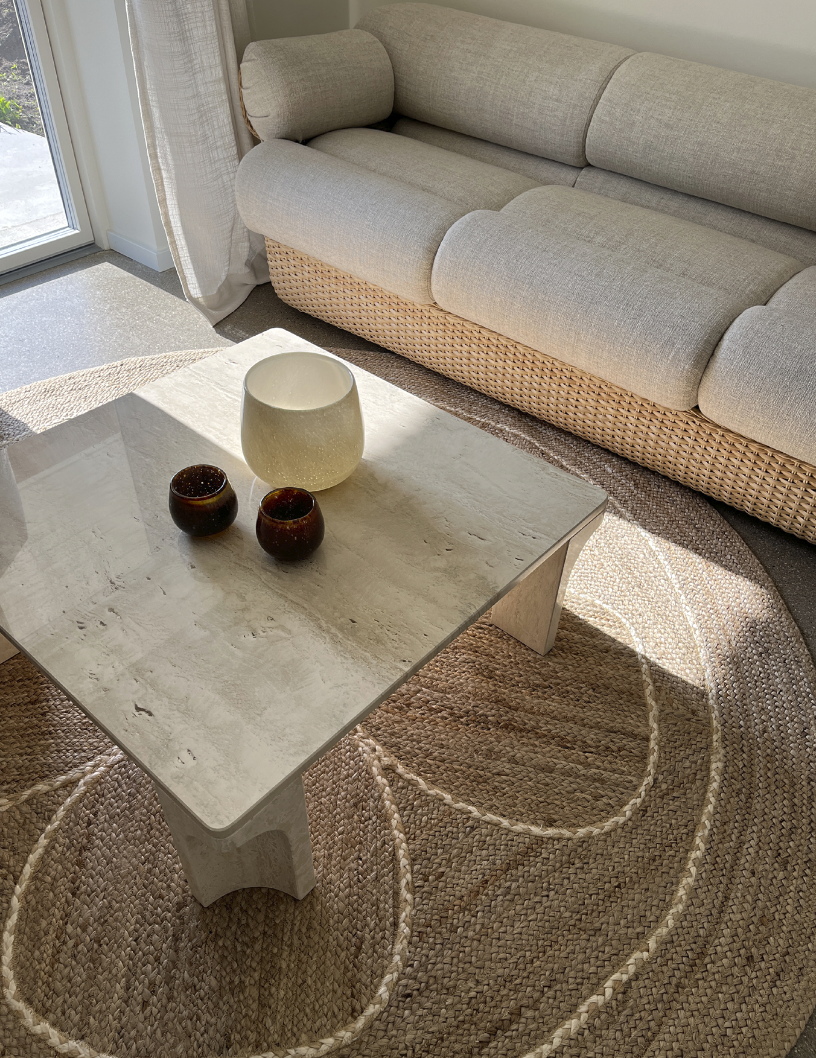 "Doric" Couchtisch von Gubi