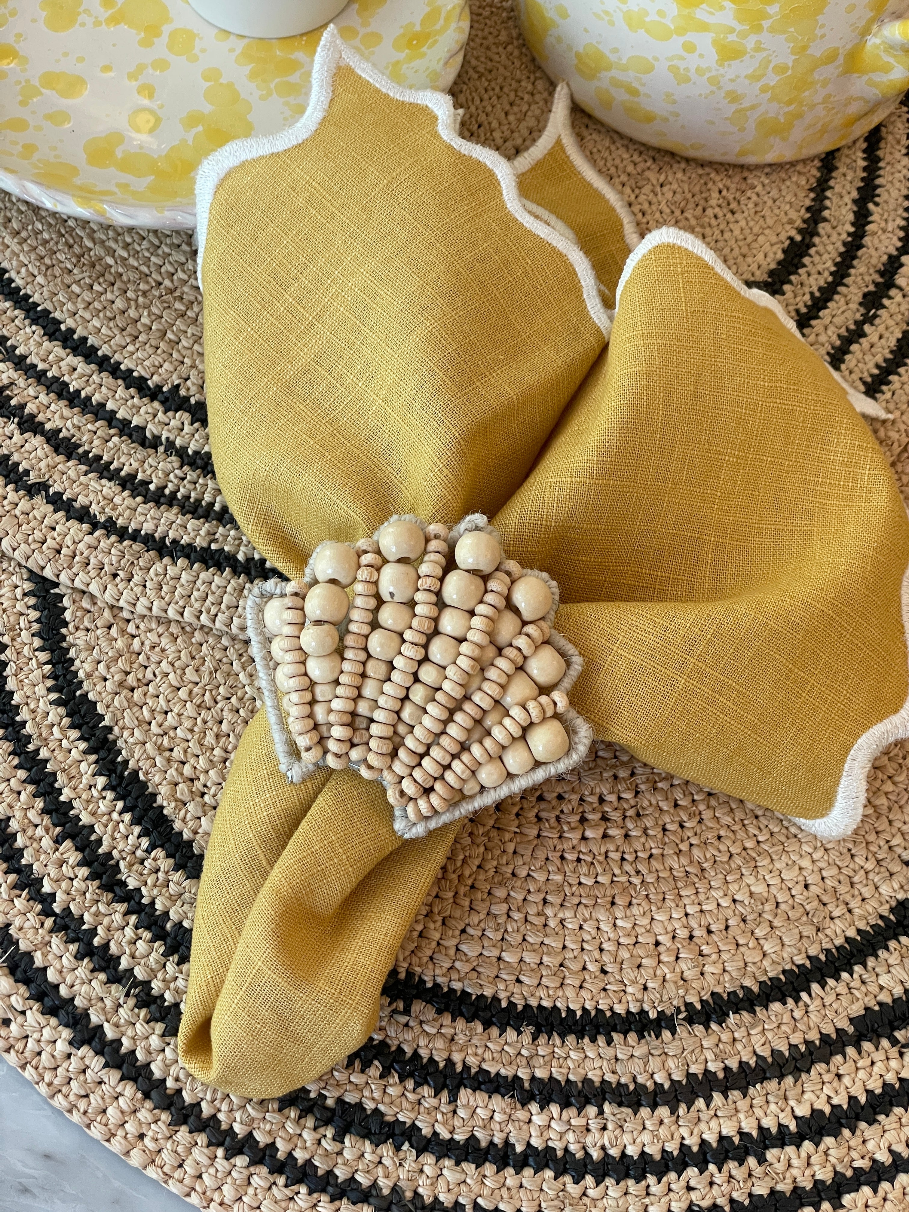 Shell-shaped napkin rings