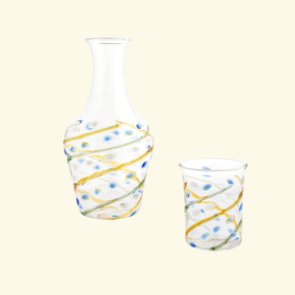Karaffe mit Glas