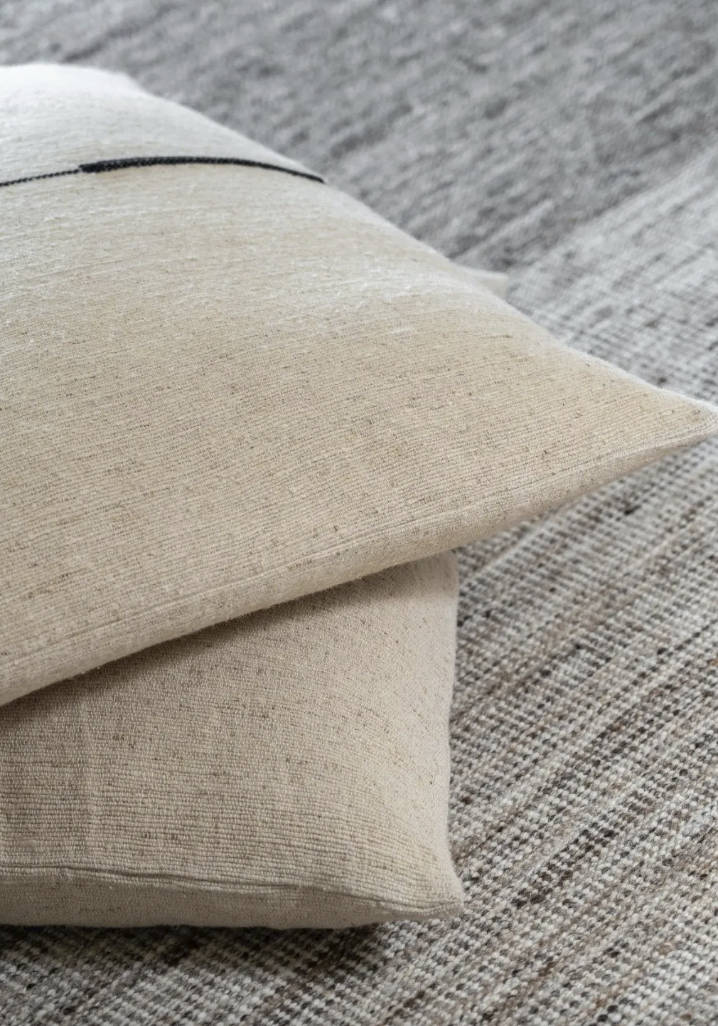 Handgewebtes Kissen "Sema black"