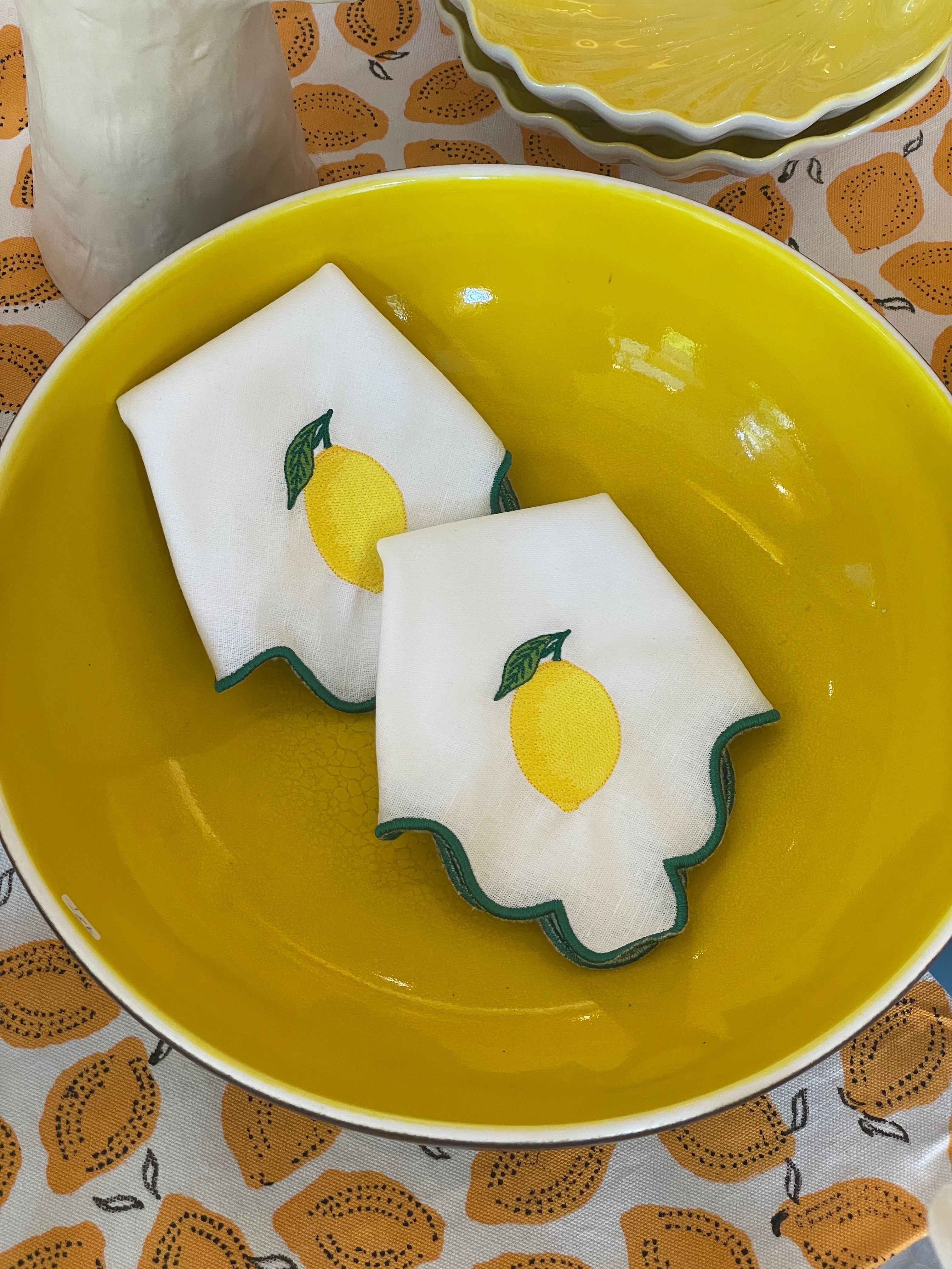 Servietten mit bestickten Zitronen