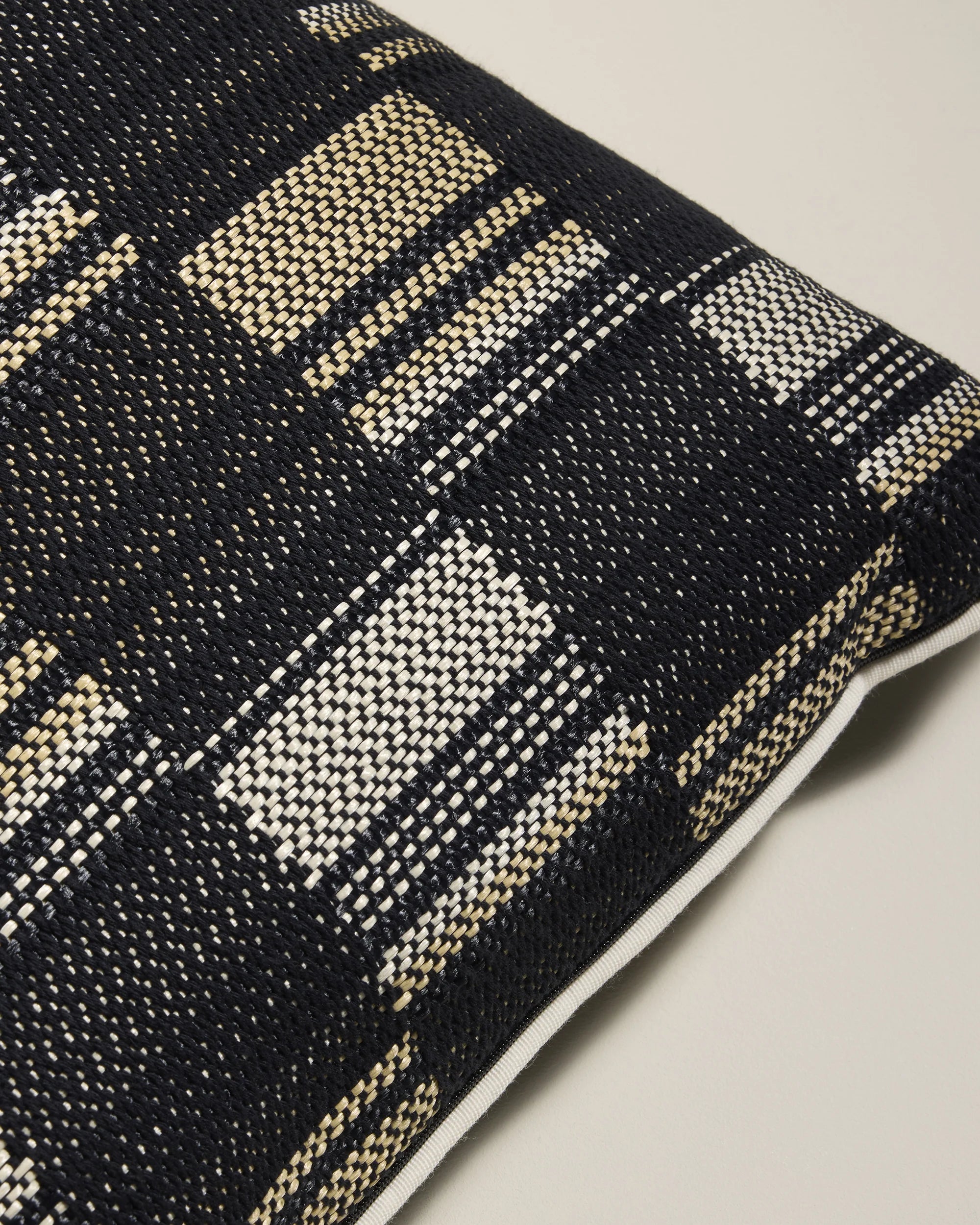 Kissen "Checkered" von Maison Sarah Lavoine
