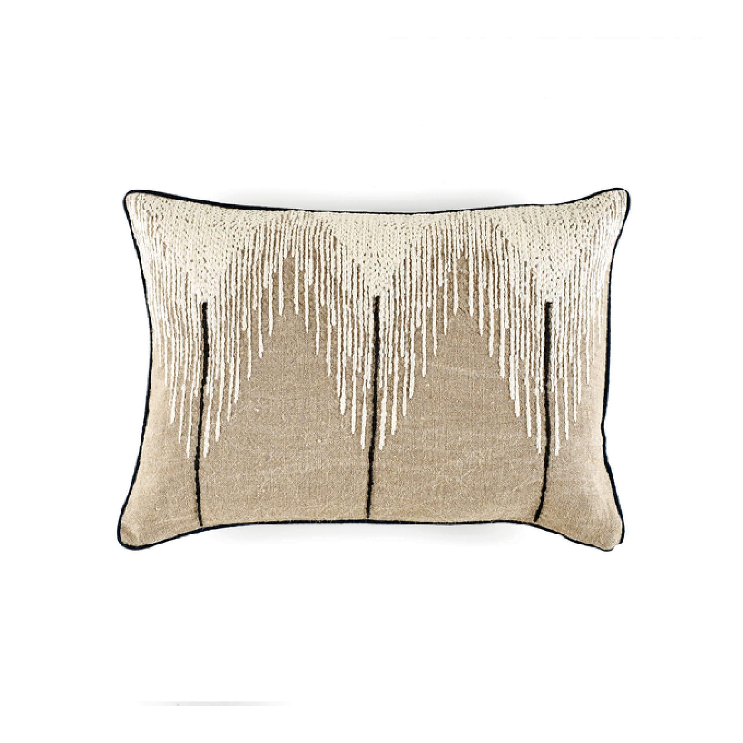 Cushions from Élitis in two colors