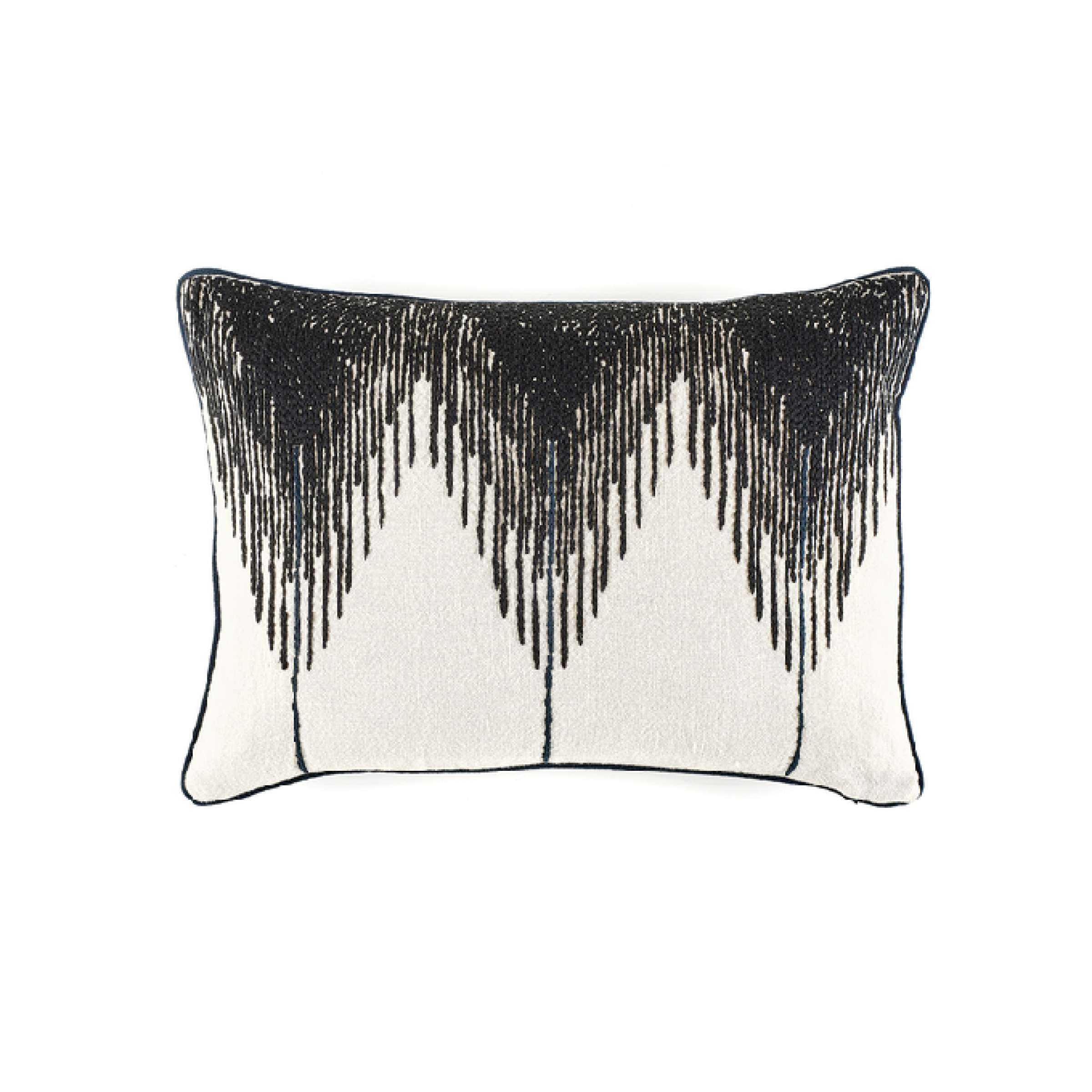 Cushions from Élitis in two colors