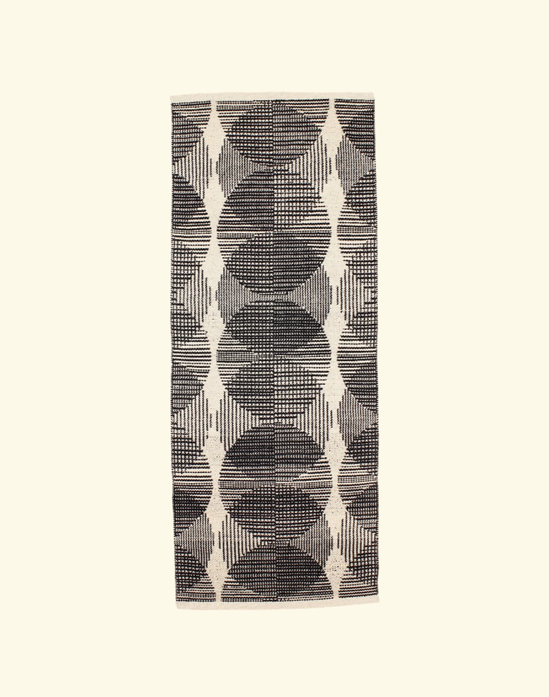 Woven runner with jacquard pattern