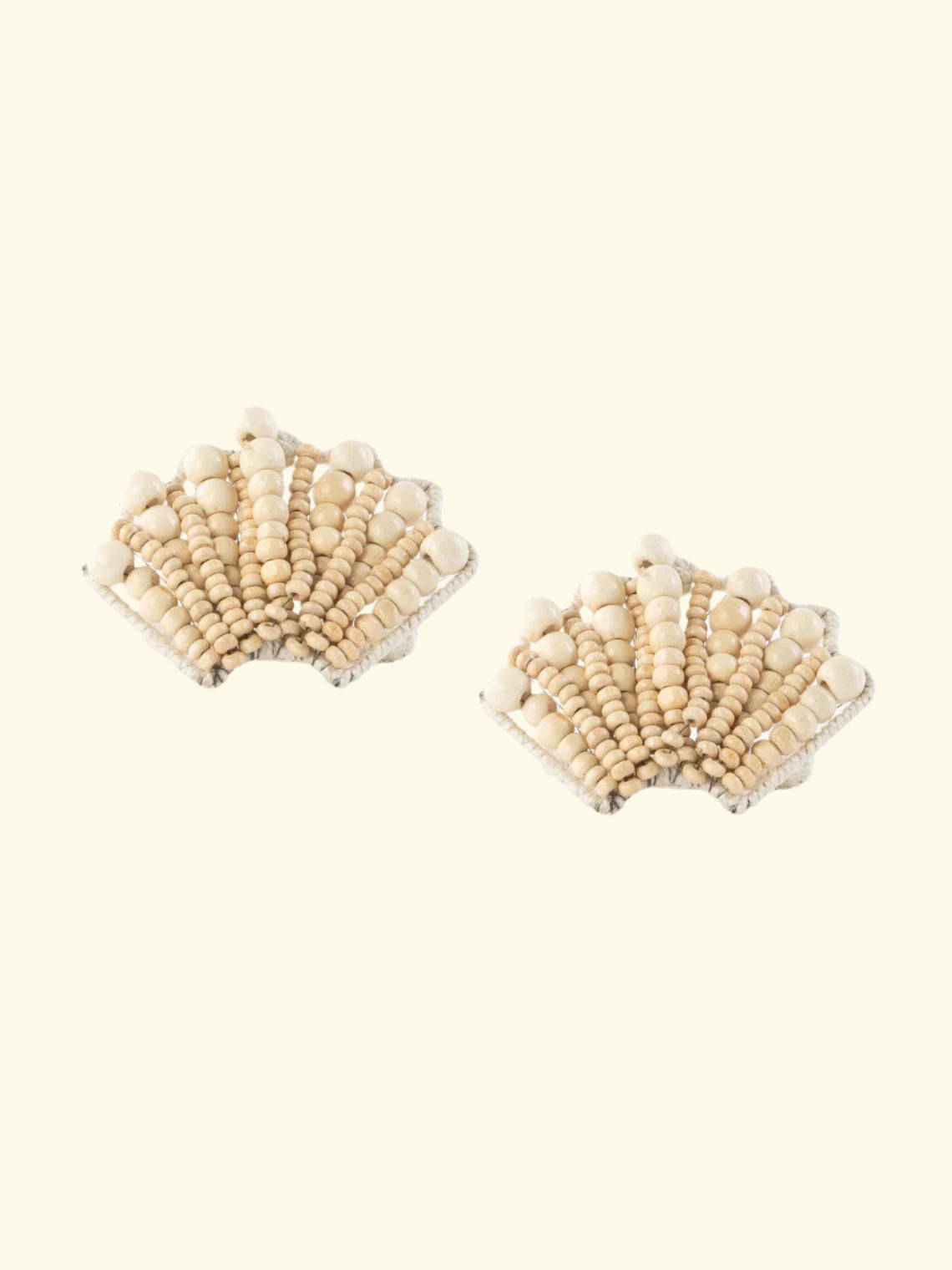 Shell-shaped napkin rings
