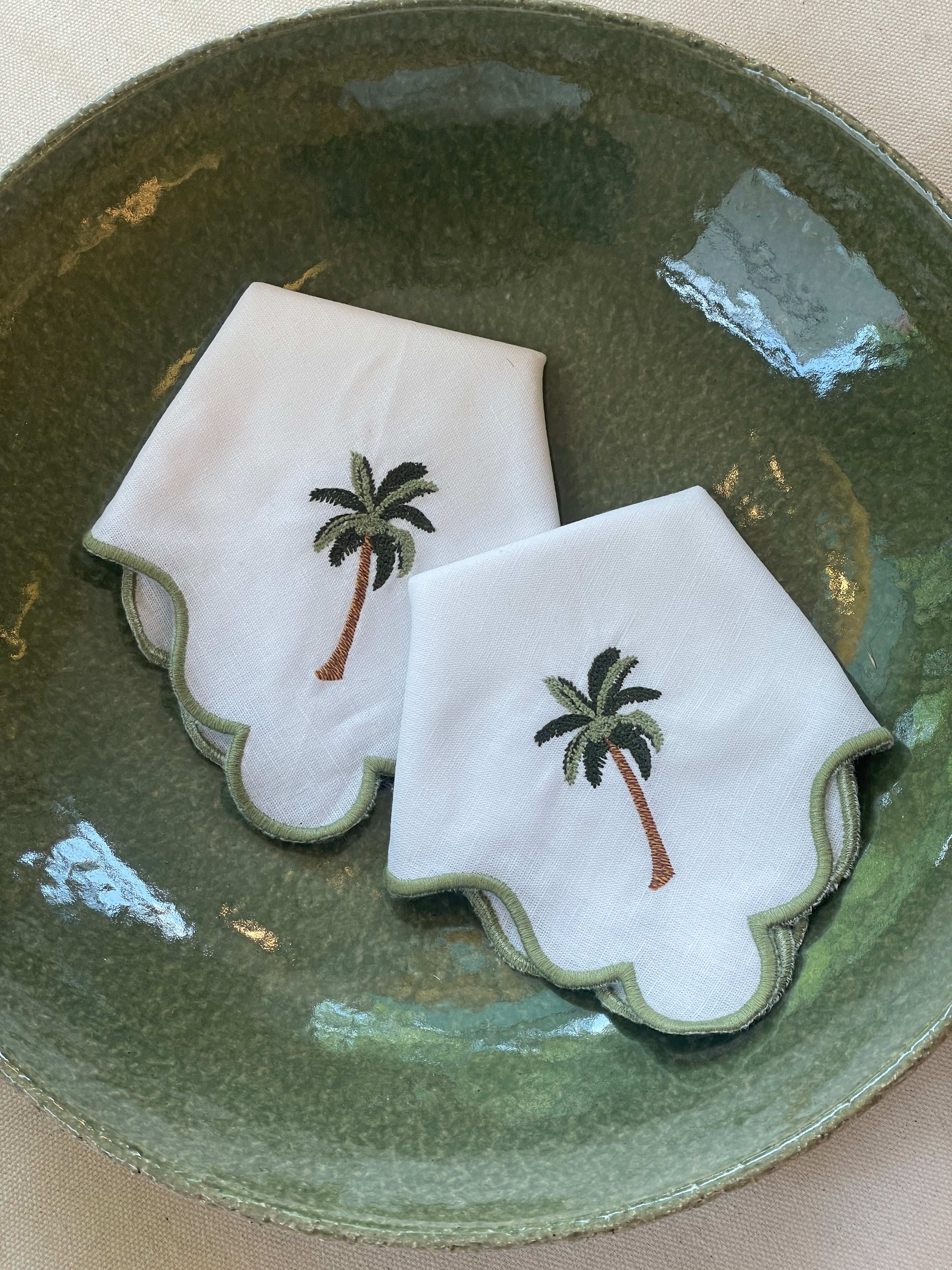 Napkins with embroidered palm trees