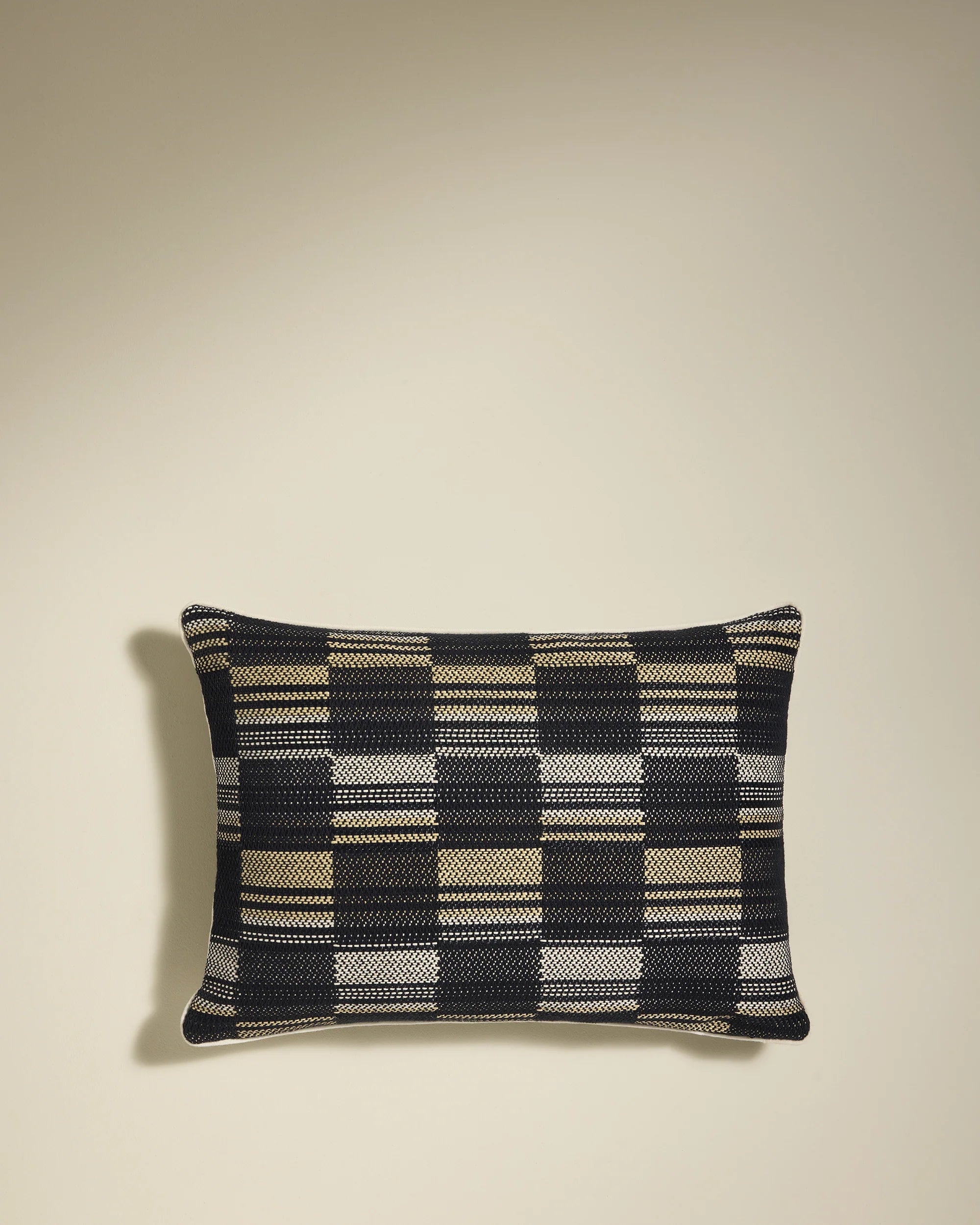 Kissen "Checkered" von Maison Sarah Lavoine