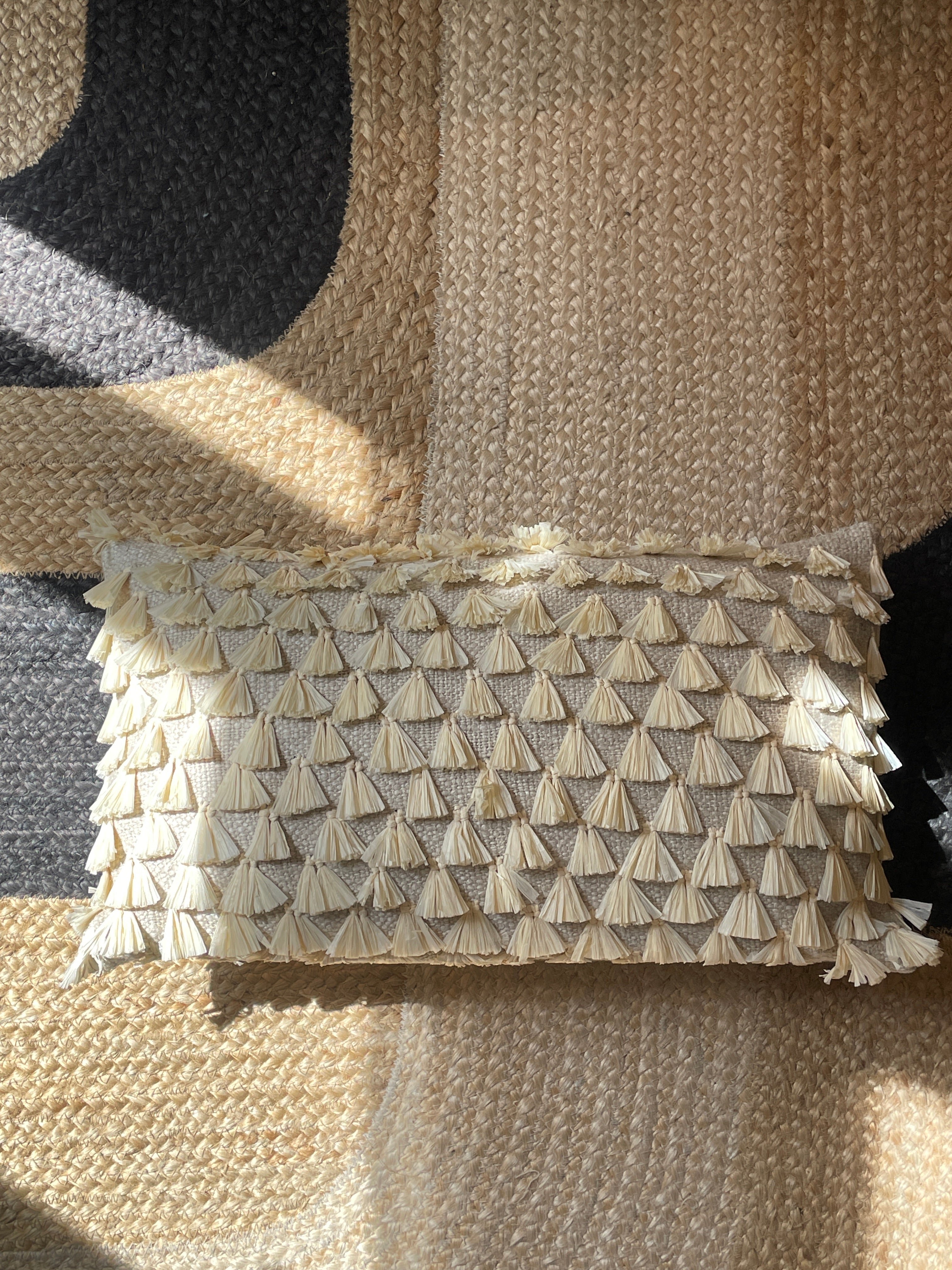 Custom-made cushion with fringes