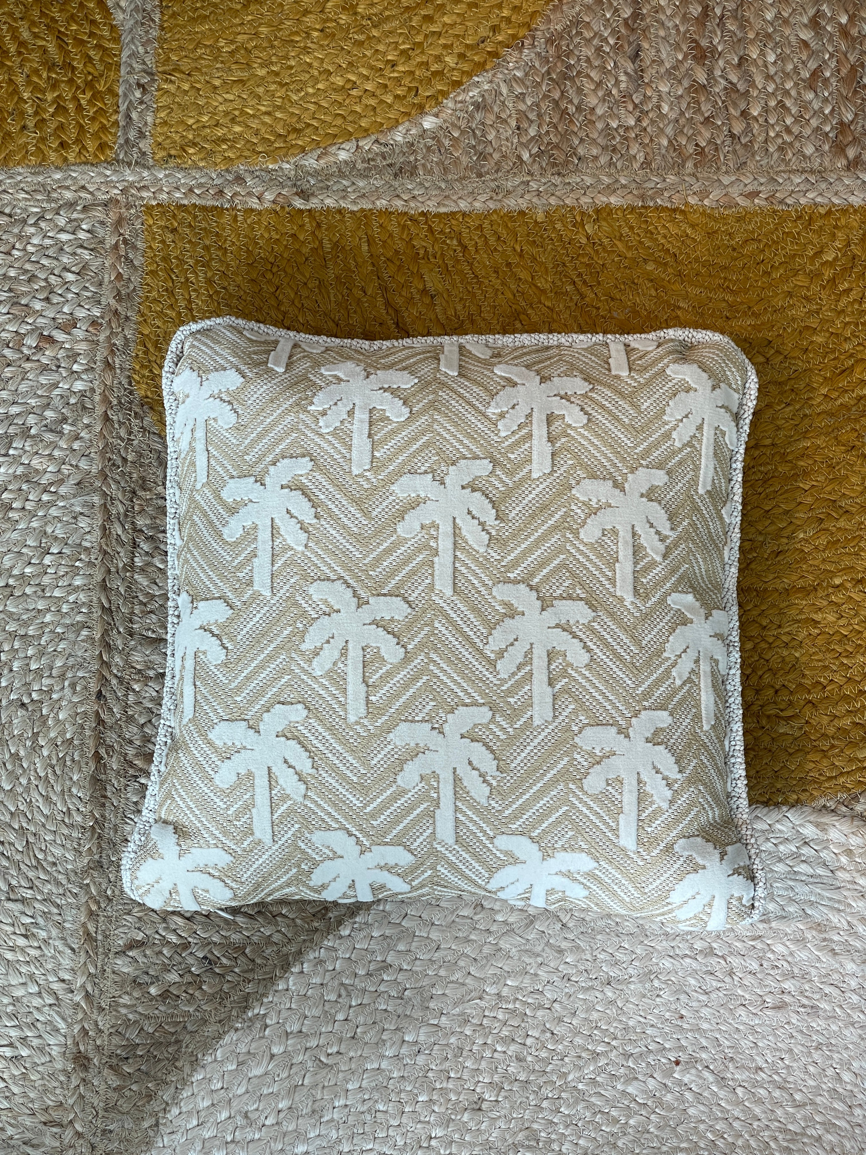 Cushion made of outdoor fabric with palm trees